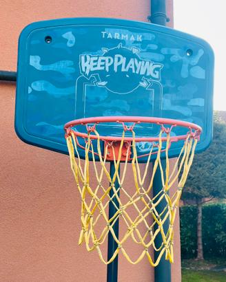 Canestro da basket con piantana