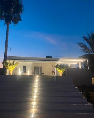 Villa panoramica vista mare con piscina