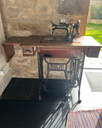 Macchina da cucire Necchi originale anni ’30/’40.