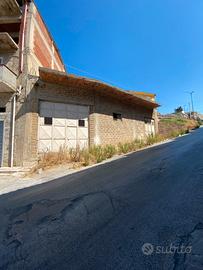 Magazzino+ garage piccolo+ corte terreno