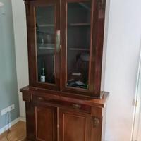 Credenza con vetrina