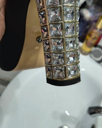 décolleté gioiello in raso nero