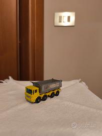 Modellino Autocarro ribaltabile a 8 ruote Matchbox