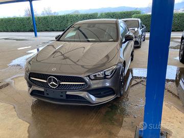 MERCEDES CLA 200d PREMIUM AMG LINE