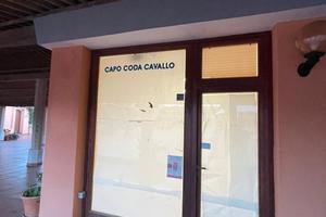 Porto Coda Cavallo. Piazzetta. Locale Commerciale