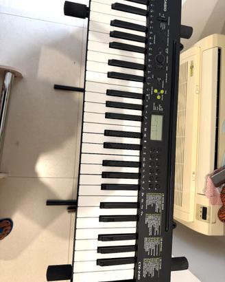 Tastiera Casio CTK-240 con supporto