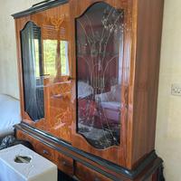 Vetrinetta da salotto in legno e vetro