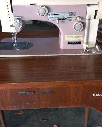 mobileacchina da cucire Necchi