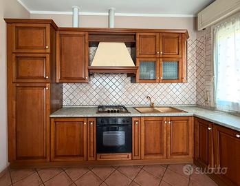 Cucina completa in legno color noce
