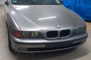 BMW 523i (E39)