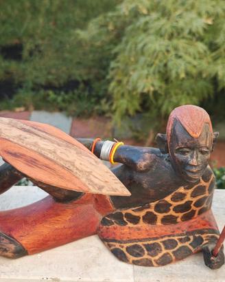 statua raffigurante guerriero masai 