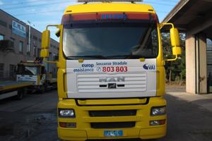 Trattore stradale per soccorso stradale