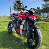 DUCATI STREETFIGHTER V4