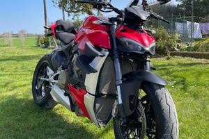 DUCATI STREETFIGHTER V4