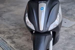 Medley 125 S nero opaco