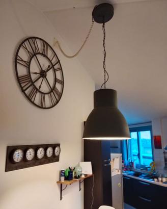 Lampada a sospensione ed orologin stile industrial
