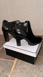 Scarpe stivaletti neri con tacco, taglia 37