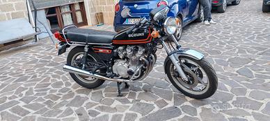Suzuki GS550E interamente restaurata