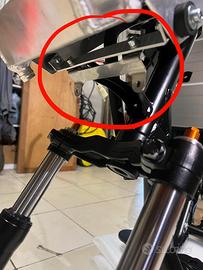 RIPARAZIONE/MODIFICA STAFFA CARENA ANTERIORE AEROX