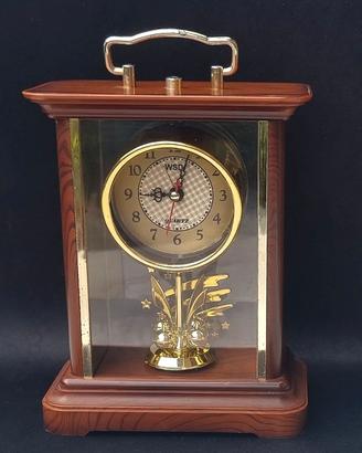 L'orologio da tavolo al quarzo "WSD"