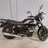 Moto Guzzi V7 II Stone