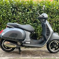Vespa 300 GTS Super Sport