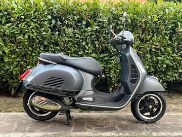 Vespa 300 GTS Super Sport