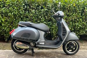Vespa 300 GTS Super Sport