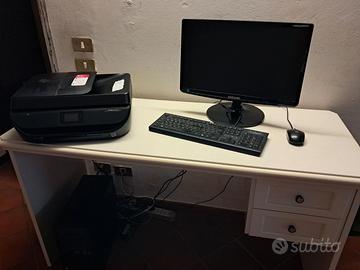 Computer fisso Samsung con monitor e tastiera