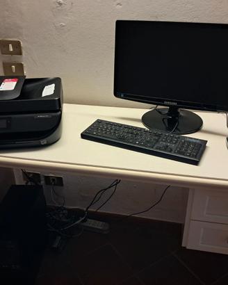 Computer fisso Samsung con monitor e tastiera