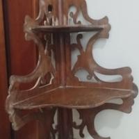 Angoliera in noce traforata 