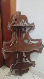 Angoliera in noce traforata 