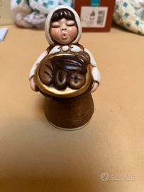 Thun Presepe Classico Pastorella con cesto di pane