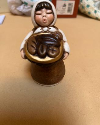 Thun Presepe Classico Pastorella con cesto di pane
