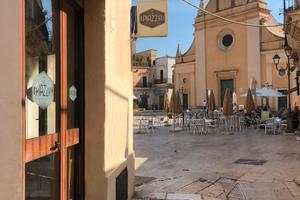 Locare commerciale/piazza del popolo