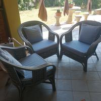 3 poltrone in vimini con cuscini