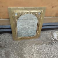 specchio con cornice ottonata 