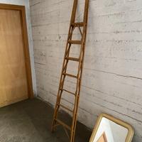 scala in legno da appoggio, attibuibile a F.Albini