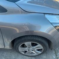Parafango anteriore destro Renault Clio 4 anno 201