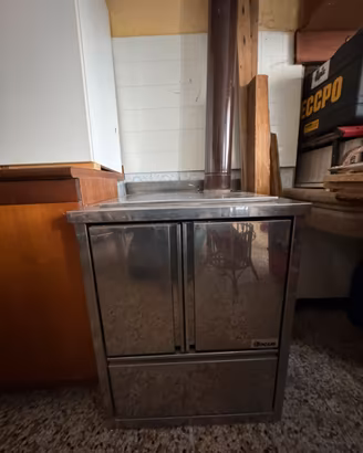 Stufa a legna, cucina economica con tubi inclusi