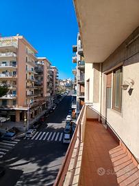 5 vani con garage tra Parco Vulcania e via Etnea