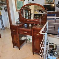 toletta antica con specchio