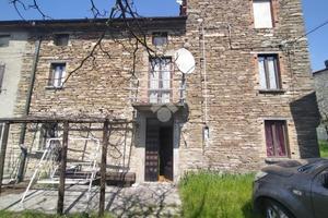 CASA SEMINDIPENDENTE A VARSI