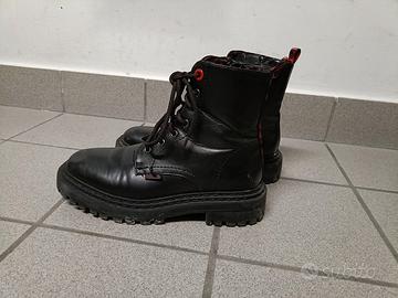 Scarponcini Levis