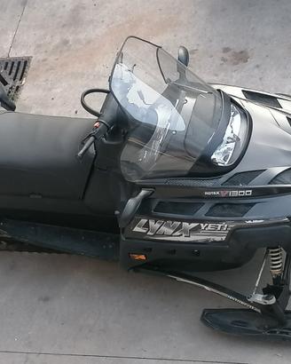 Motoslitta lynx 1300 4 tec