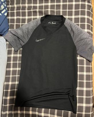 MAGLIETTA NIKE DA CALCIO tg. S