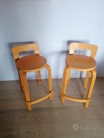 2 sgabelli firmati Alivar ispirati ad Alvar Aalto