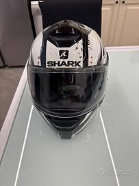 Casco Shark