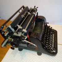 Macchina da scrivere antica "Olympia 8 "anni 30'