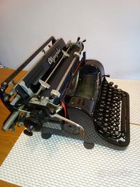Macchina da scrivere antica "Olympia 8 "anni 30'